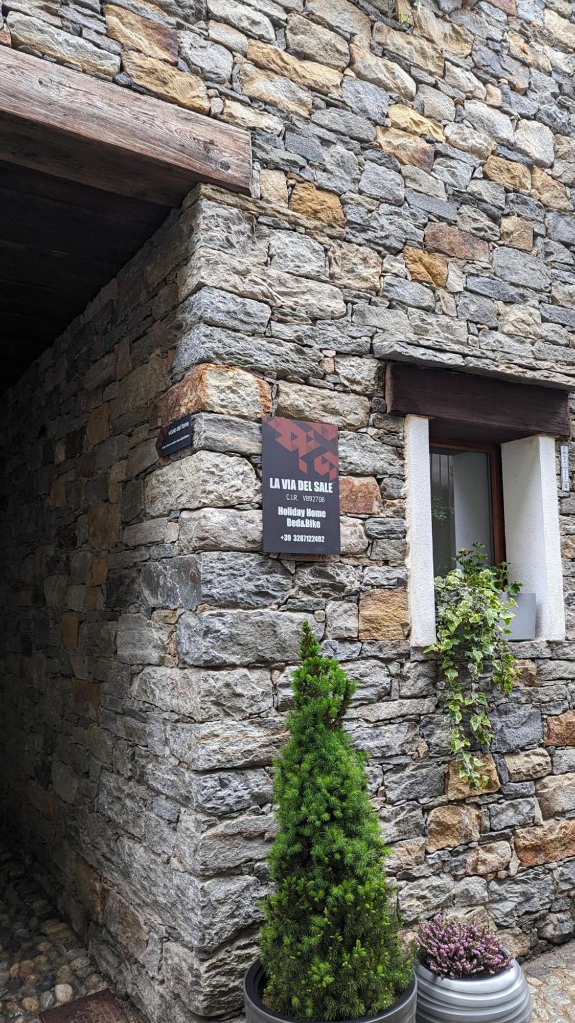 La Via Del Sale Accommodations Holidays Domodossola Eksteriør billede